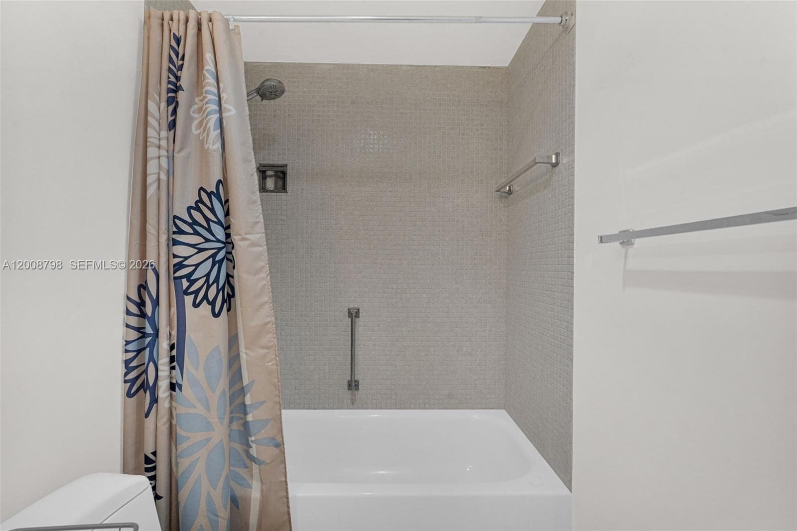 5825 Collins Ave 2E photo 21
