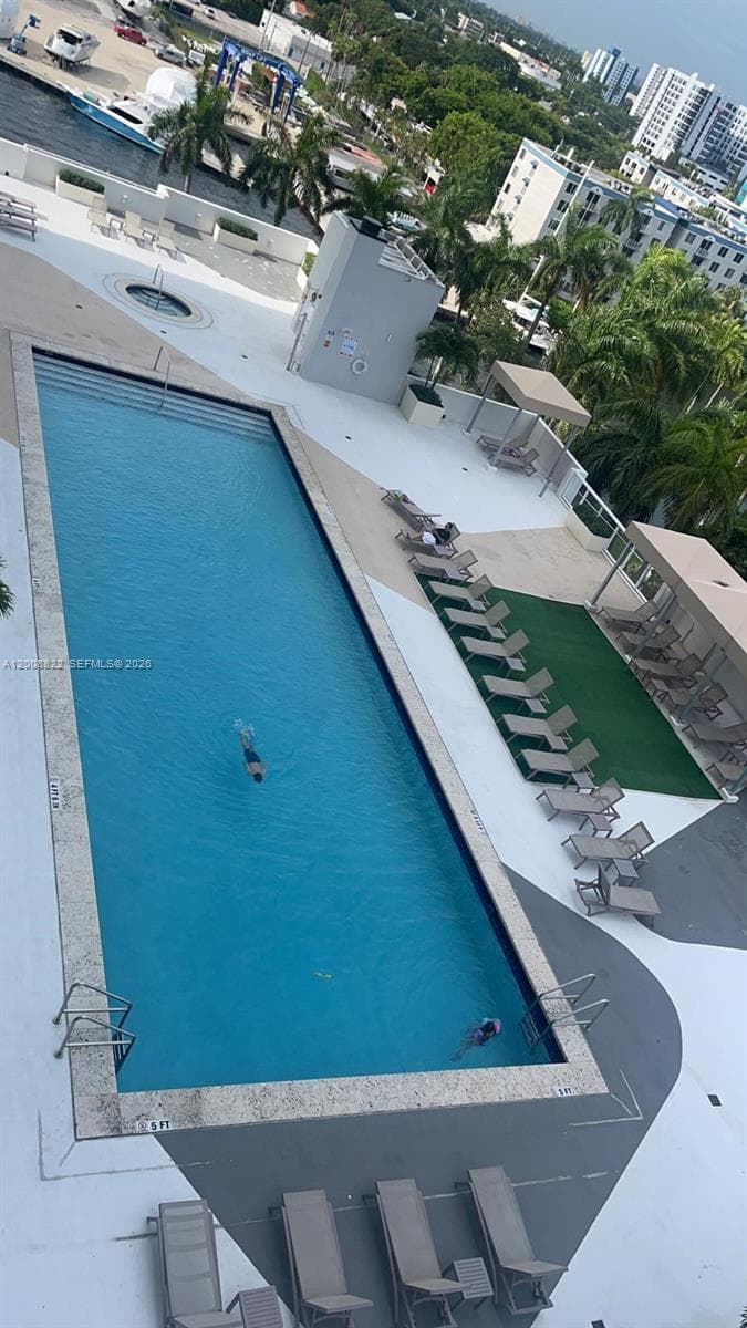 1861 South River Dr 2303 photo 3