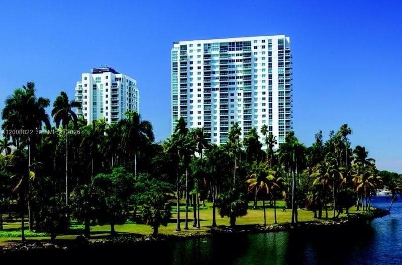 1861 South River Dr 2303 photo 1