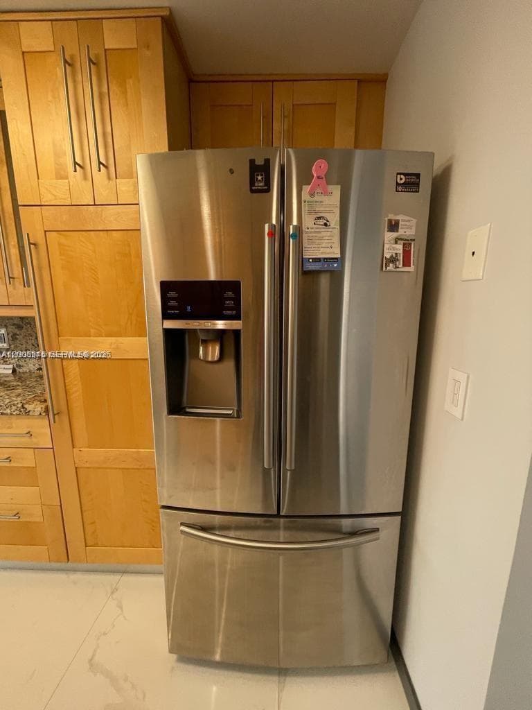 2049 Ocean Dr 401 photo 17