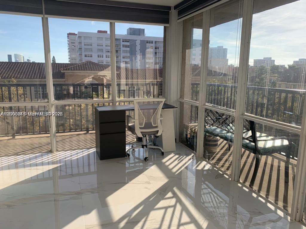 2049 Ocean Dr 401 photo 7