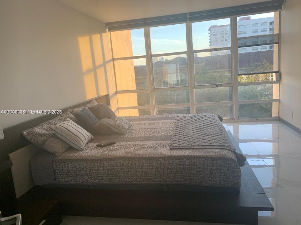 2049 Ocean Dr 401 photo 25