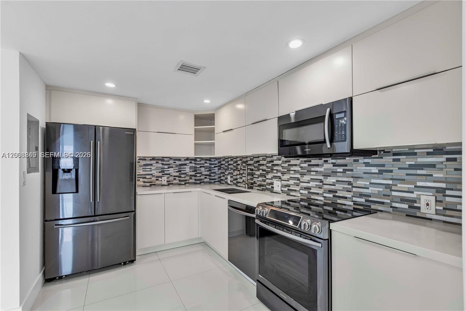 100 Bayview Dr 508 photo 2