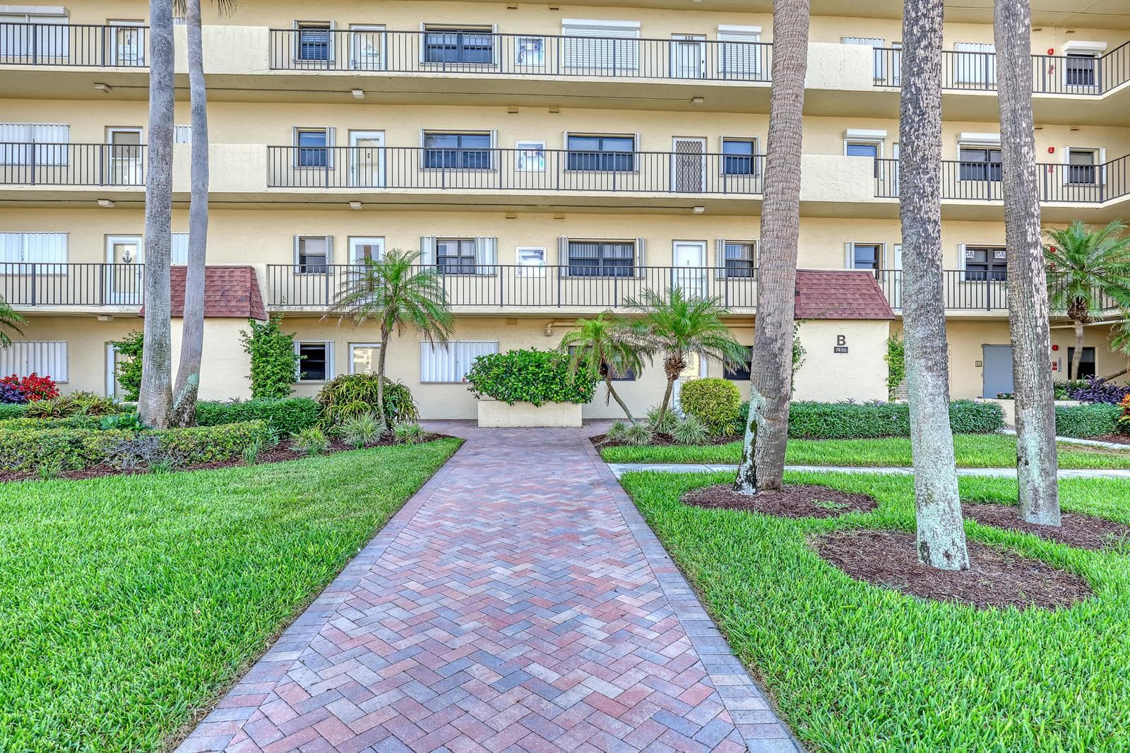 7430 S Ocean Drive 818 photo 2