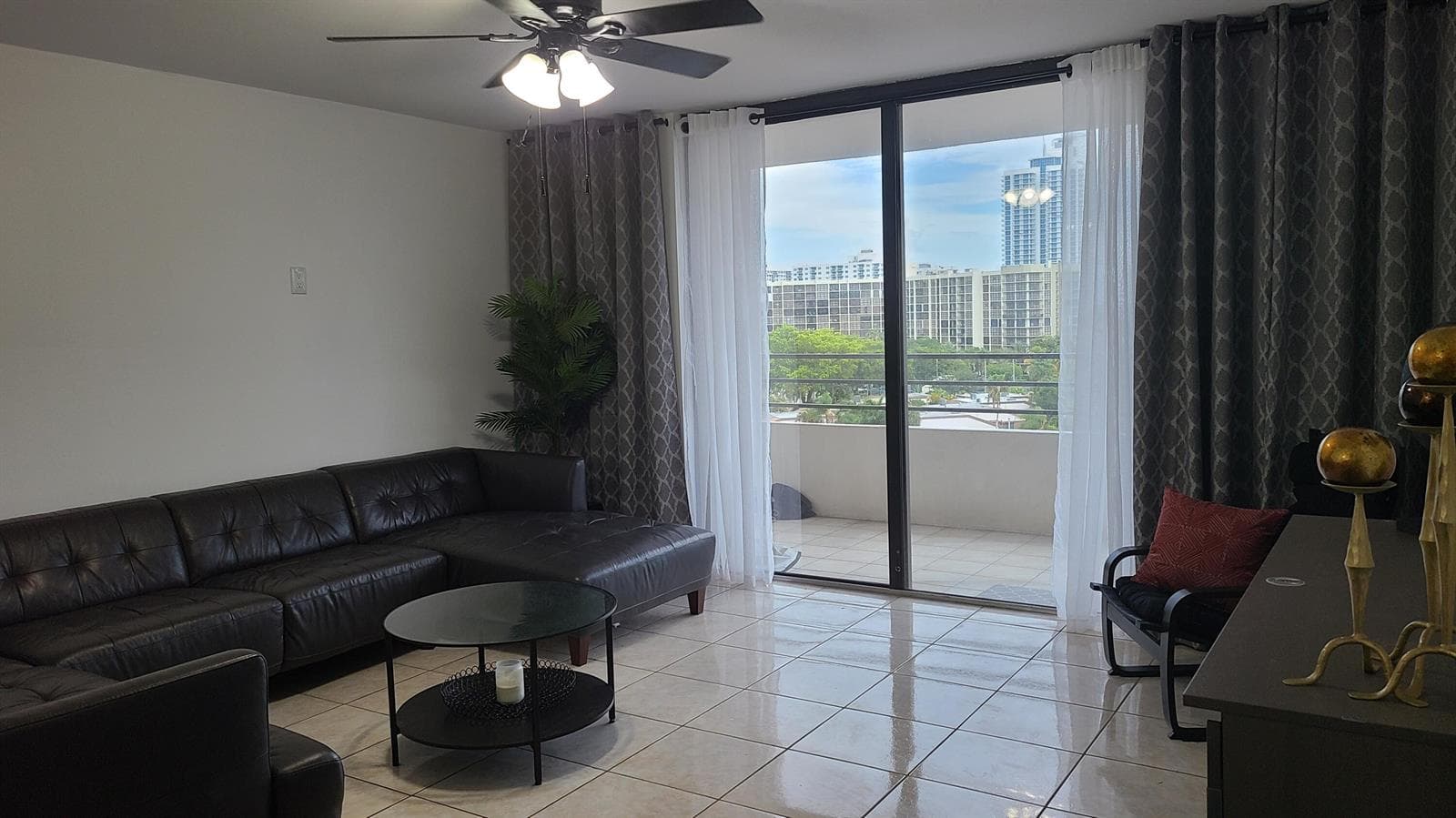 2500 Parkview Drive 802 photo 9