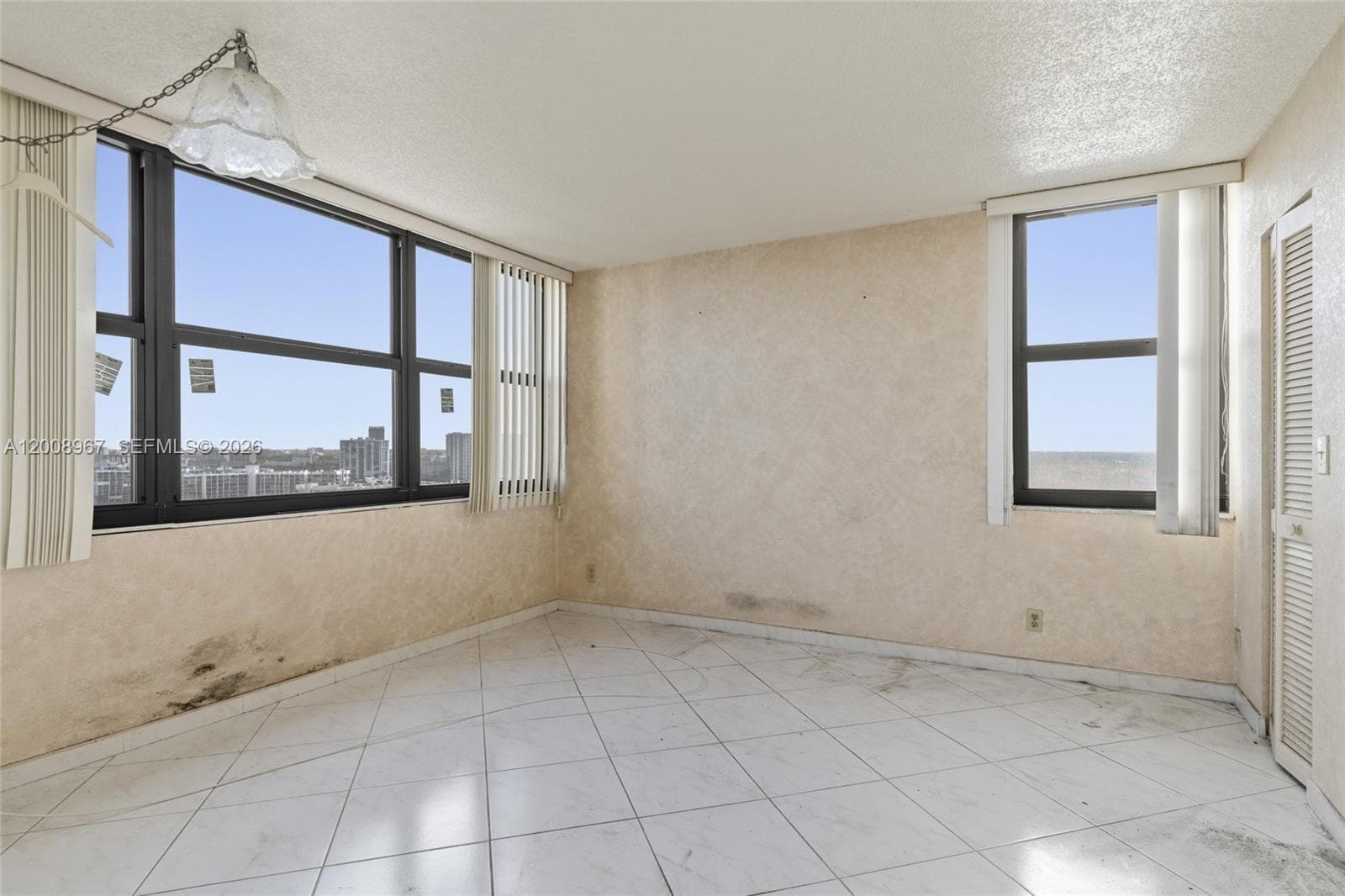 2401 Ocean Dr 1907 photo 17