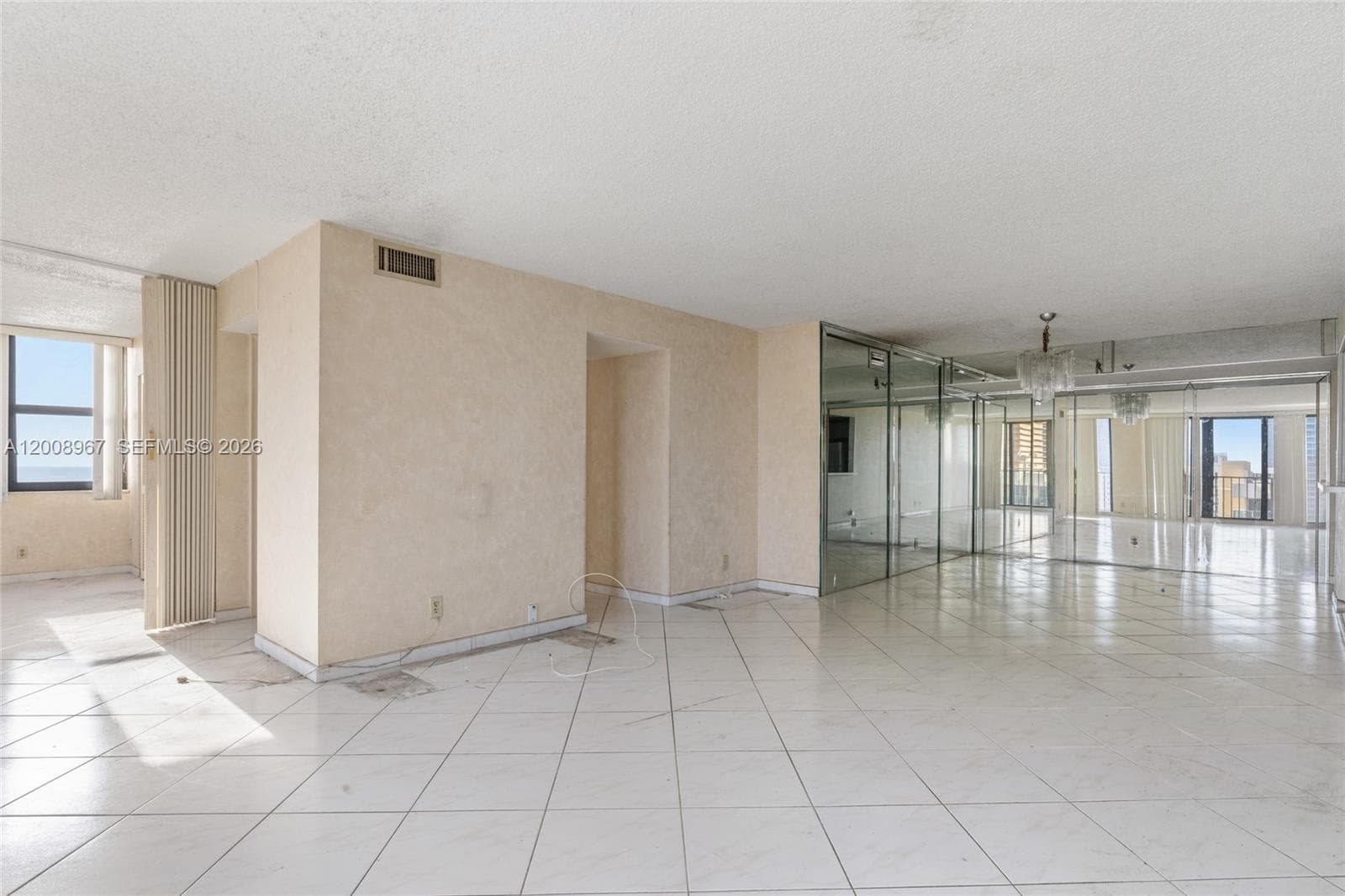 2401 Ocean Dr 1907 photo 16