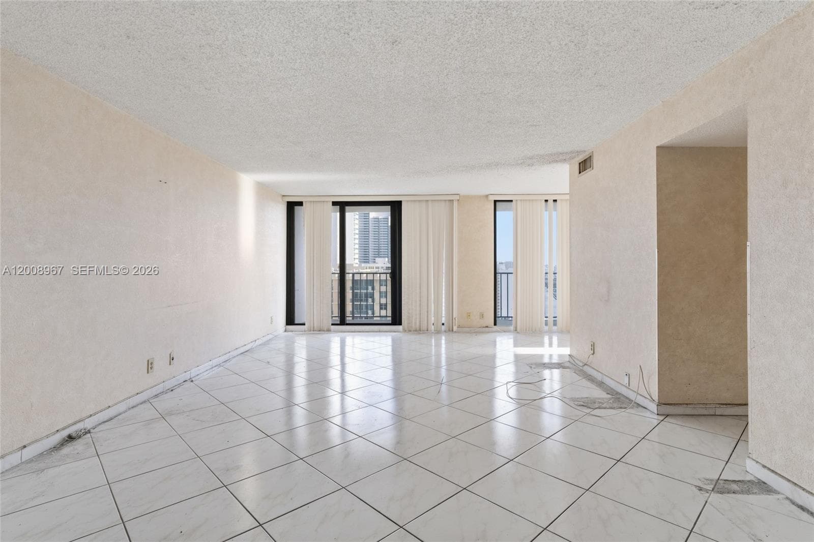 2401 Ocean Dr 1907 photo 14