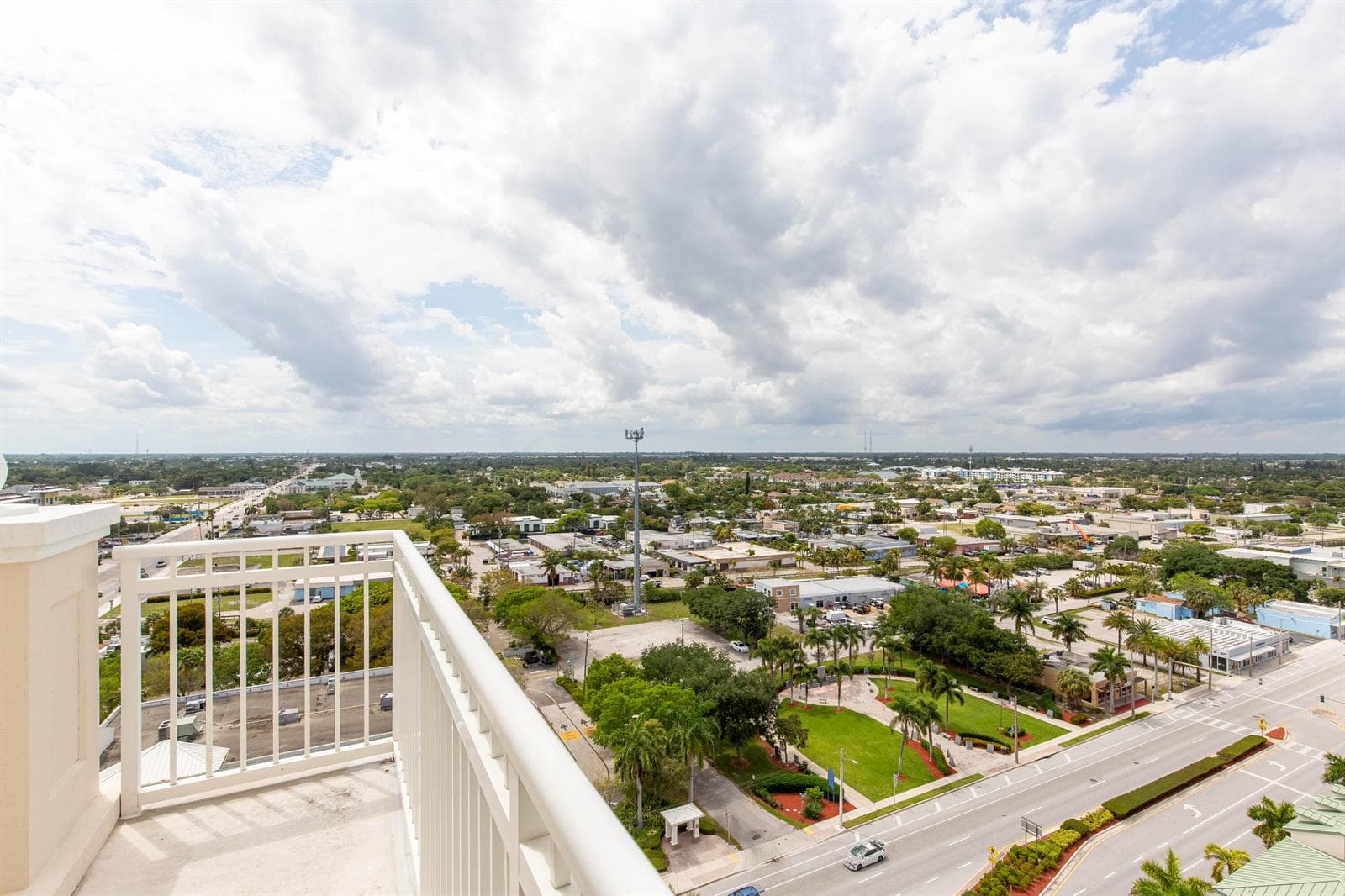 350 N Federal Highway Ph04 photo 19