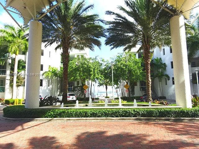 7900 Harbor Island Dr 817 photo 3