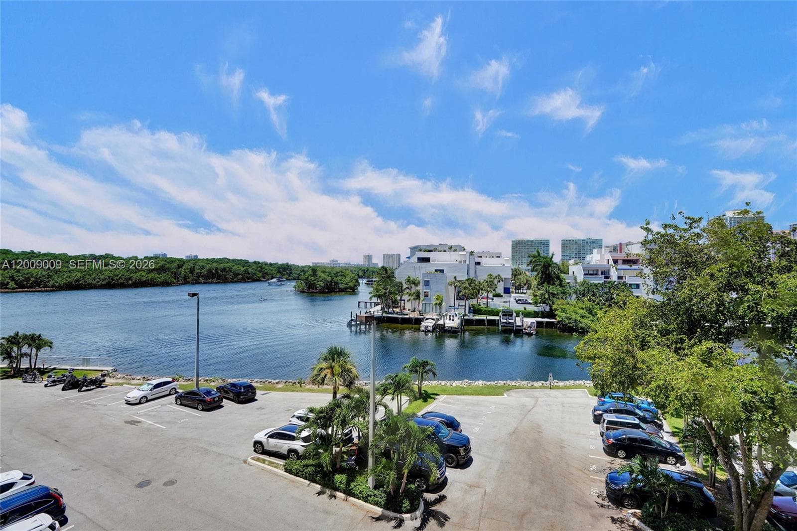 400 Kings Point Dr 418 photo 13