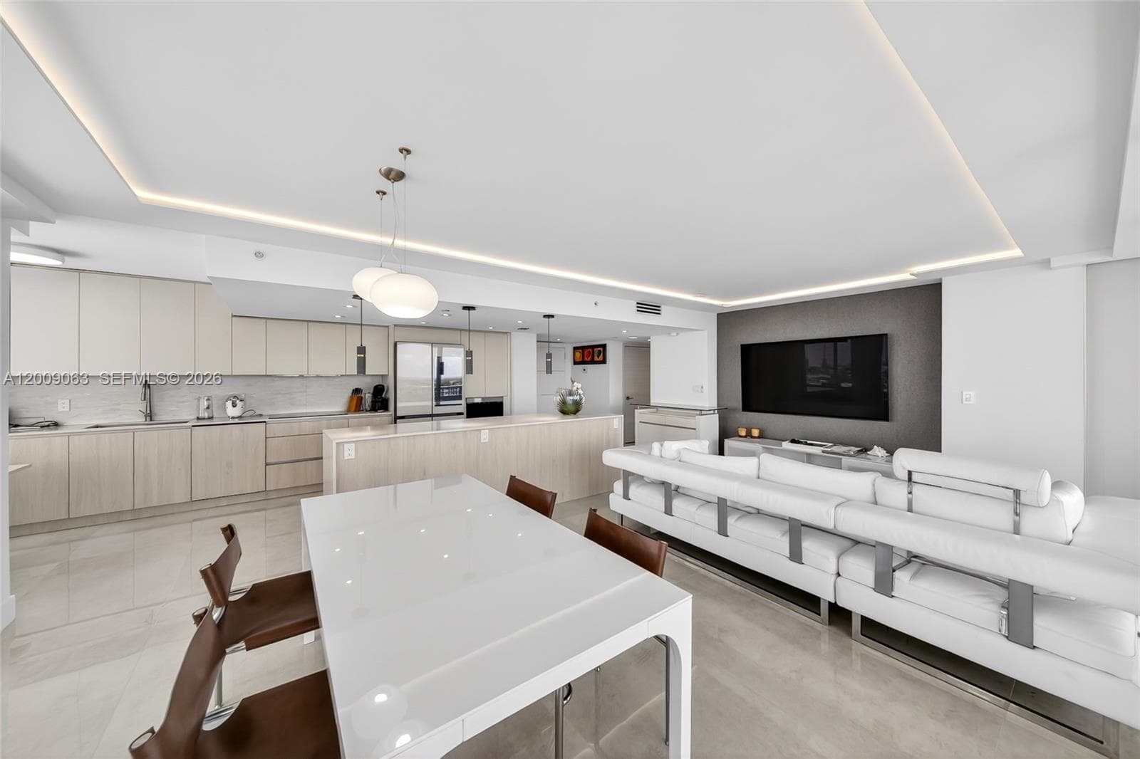 400 Pointe Dr 2009 photo 12