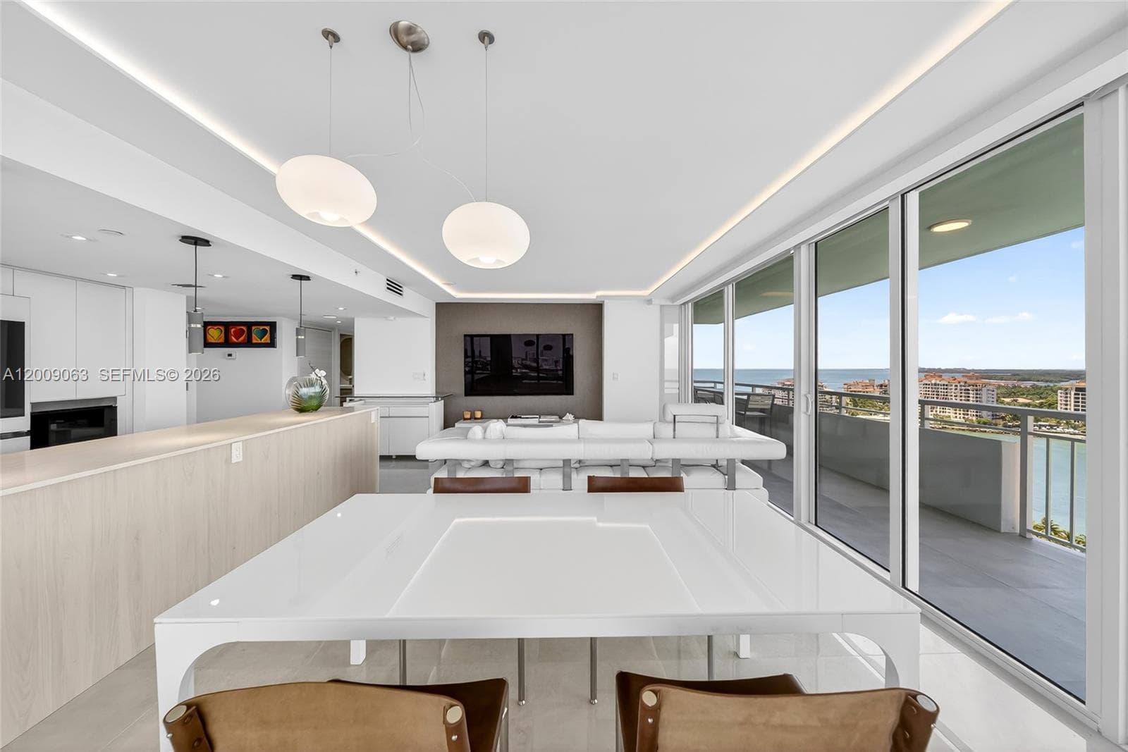 400 Pointe Dr 2009 photo 4