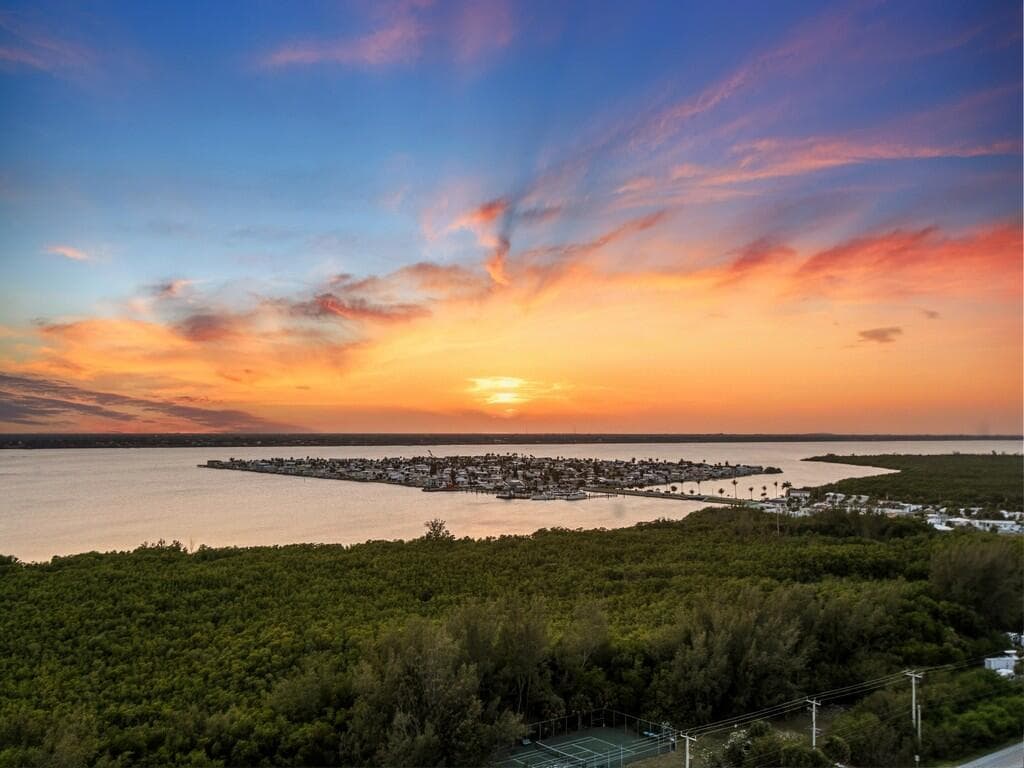 9960 S Ocean Drive 1905 photo 2