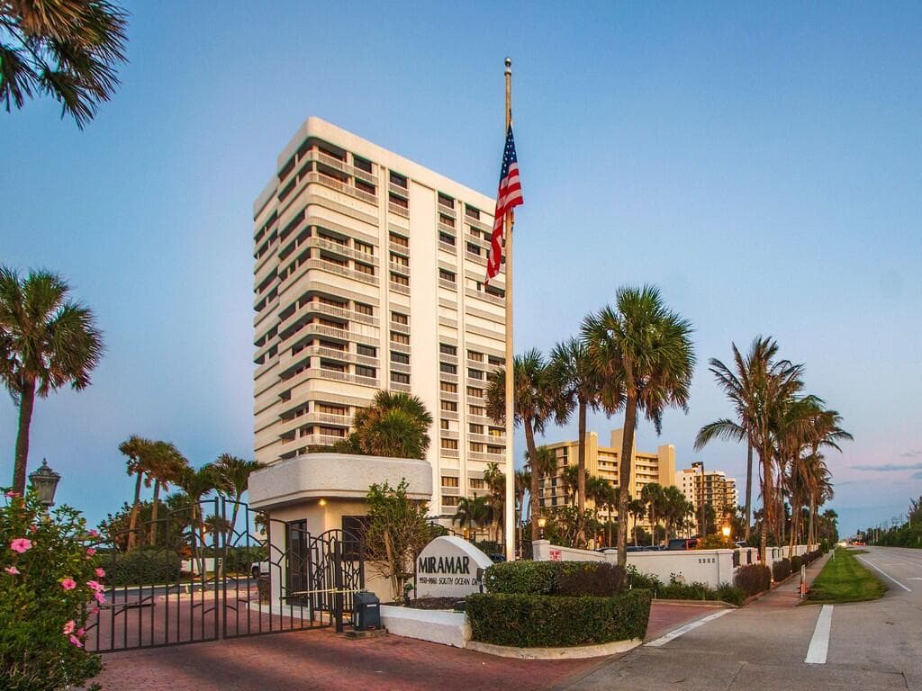 9960 S Ocean Drive 1905 photo 3