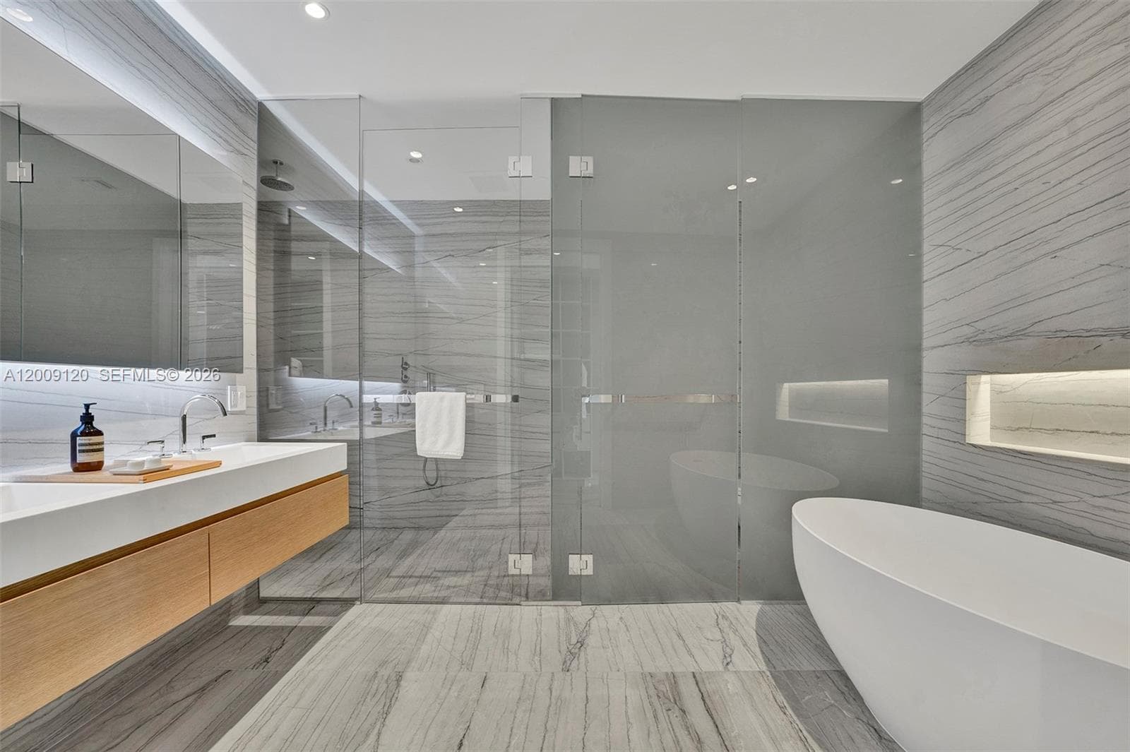 8701 Collins Ave 304 photo 4