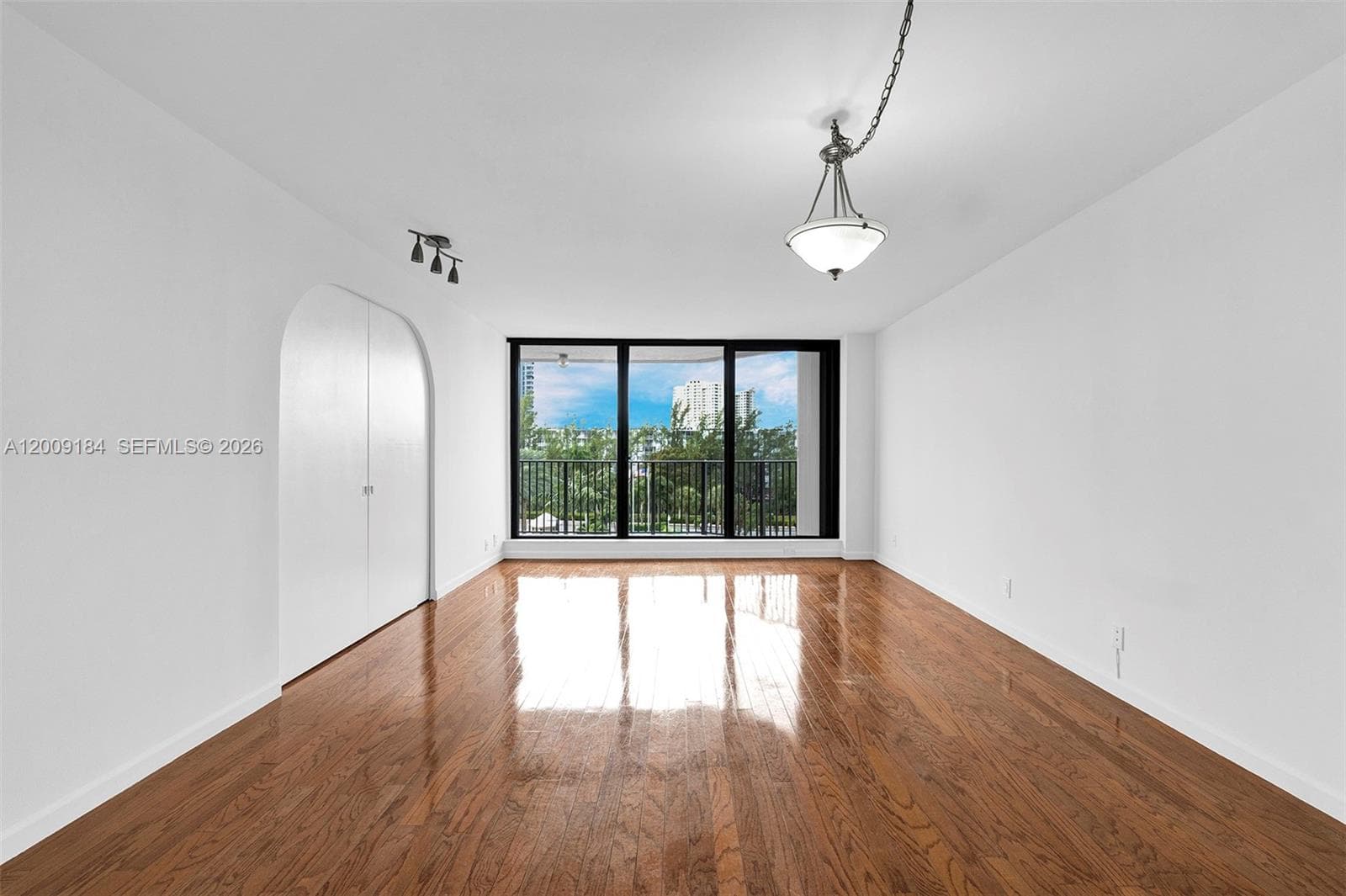 300 Three Islands Blvd 305 photo 2
