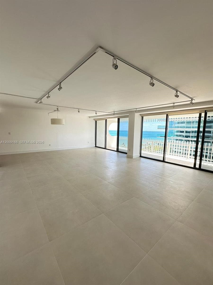 10205 Collins Ave 907 photo 2