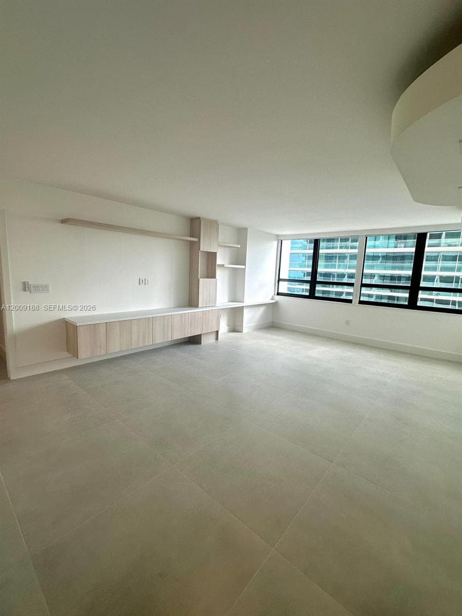 10205 Collins Ave 907 photo 3