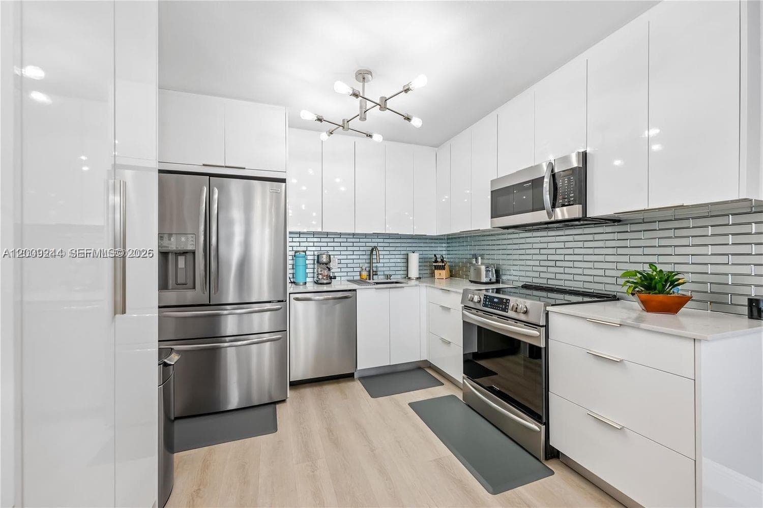 2201 Ocean Dr 2202 photo 8
