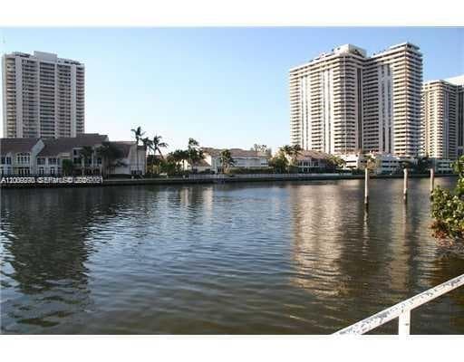 19390 Collins Ave 1510 photo 16