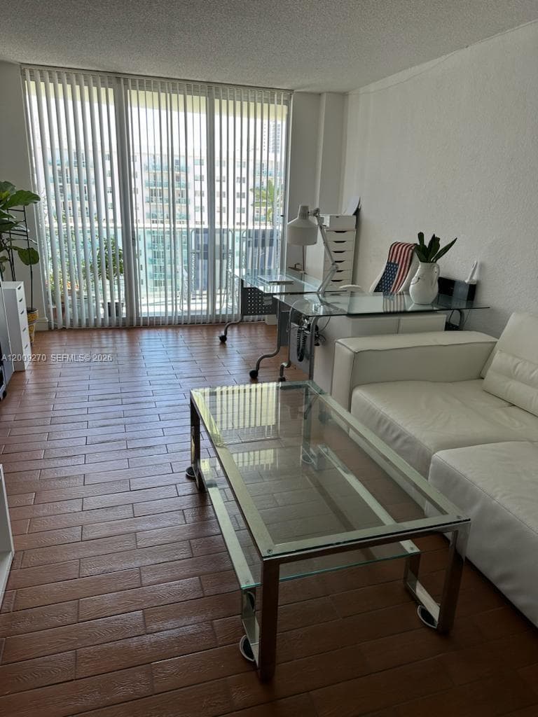 19390 Collins Ave 1510 photo 3