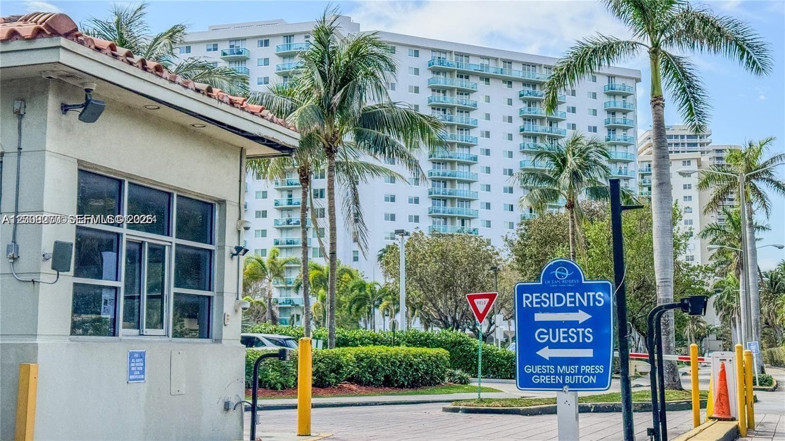 19390 Collins Ave 1510 photo 21