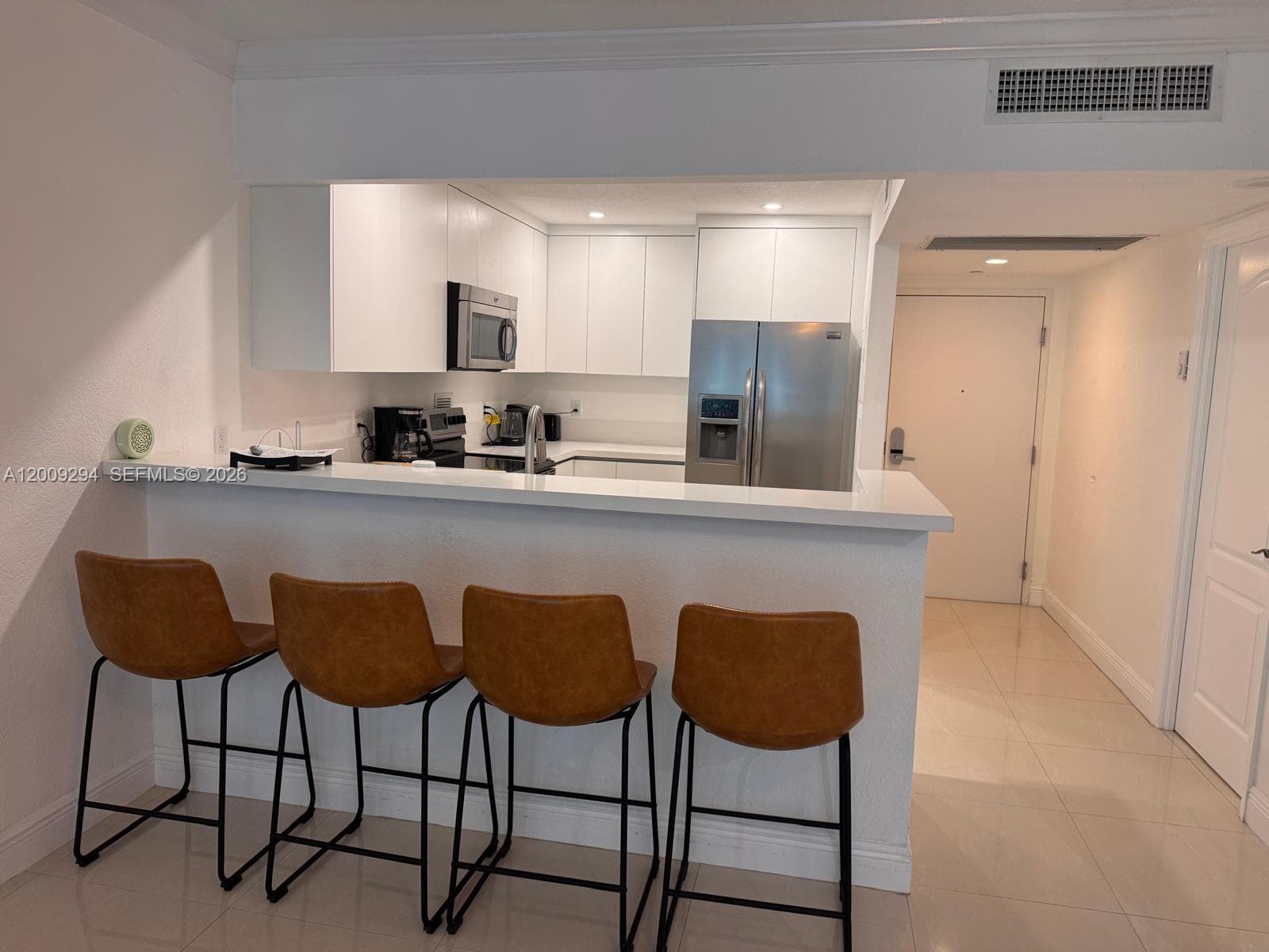 2301 Collins Ave 427 photo 2