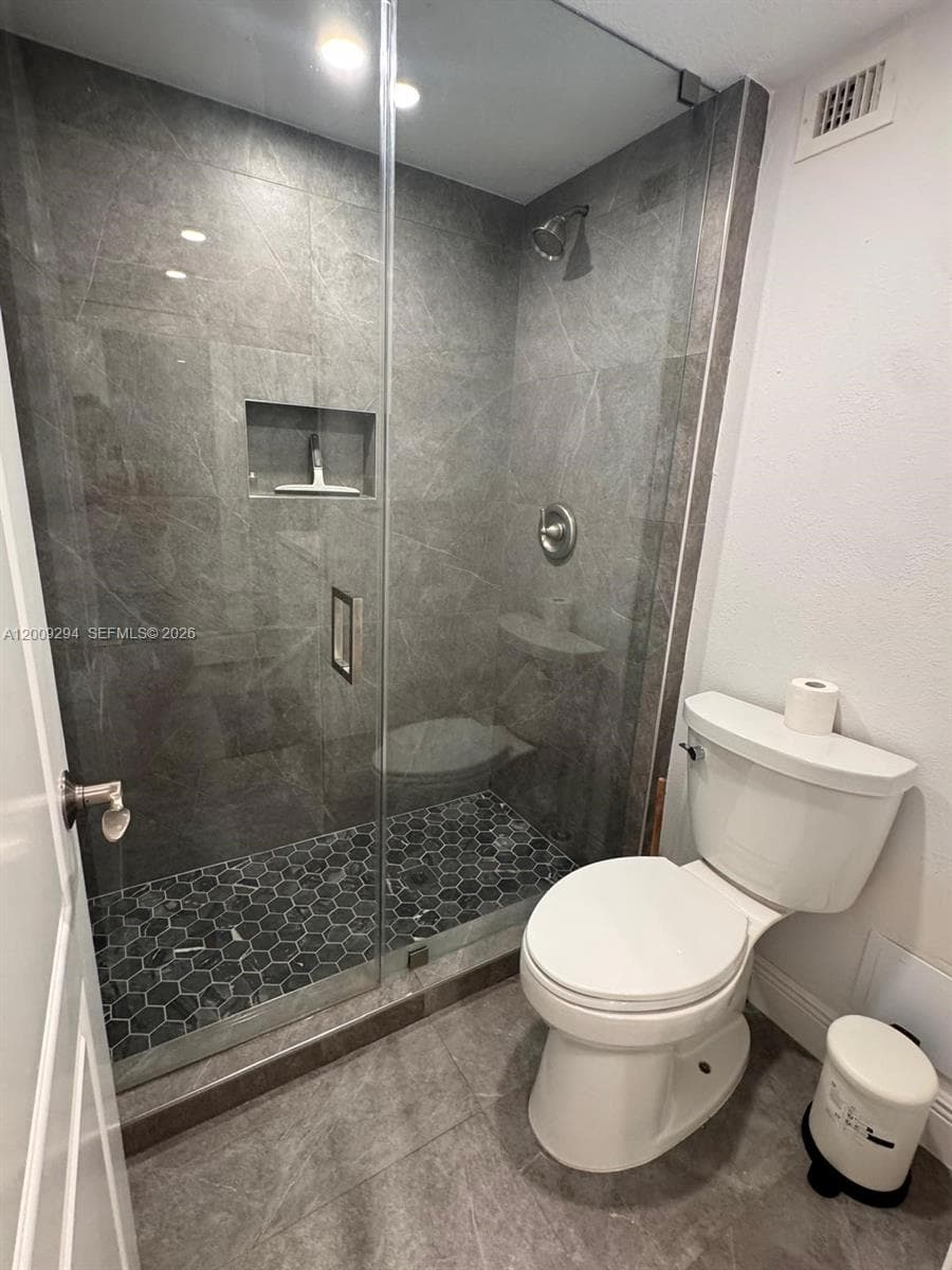2301 Collins Ave 427 photo 17