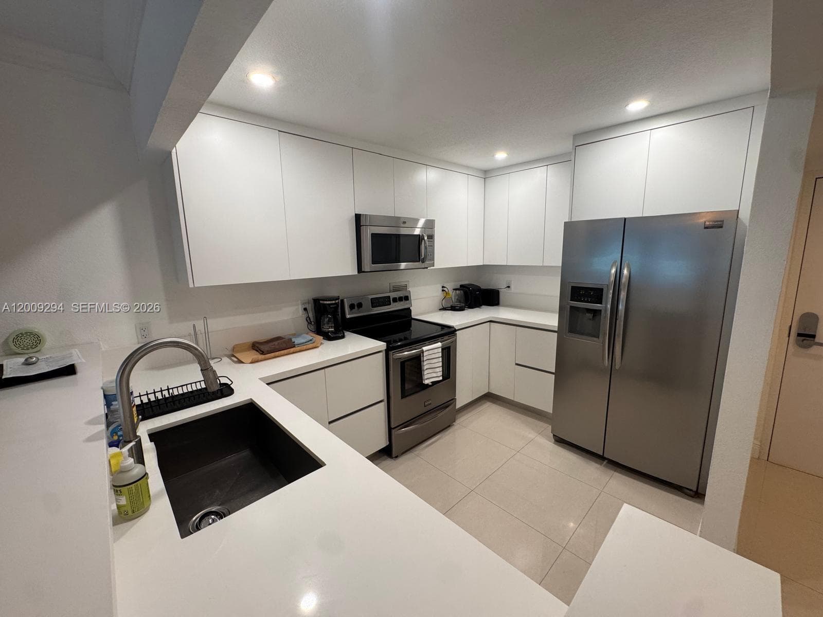 2301 Collins Ave 427 photo 1