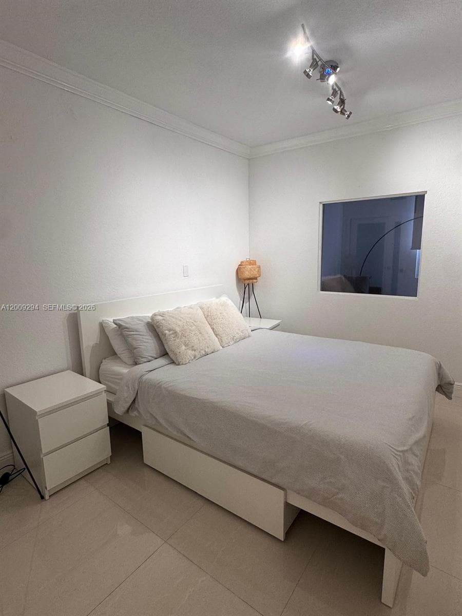 2301 Collins Ave 427 photo 5