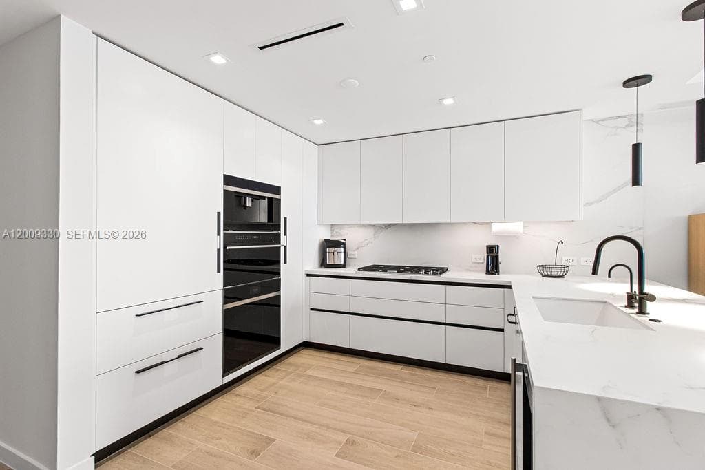 1116 Ocean Blvd 1205 photo 5