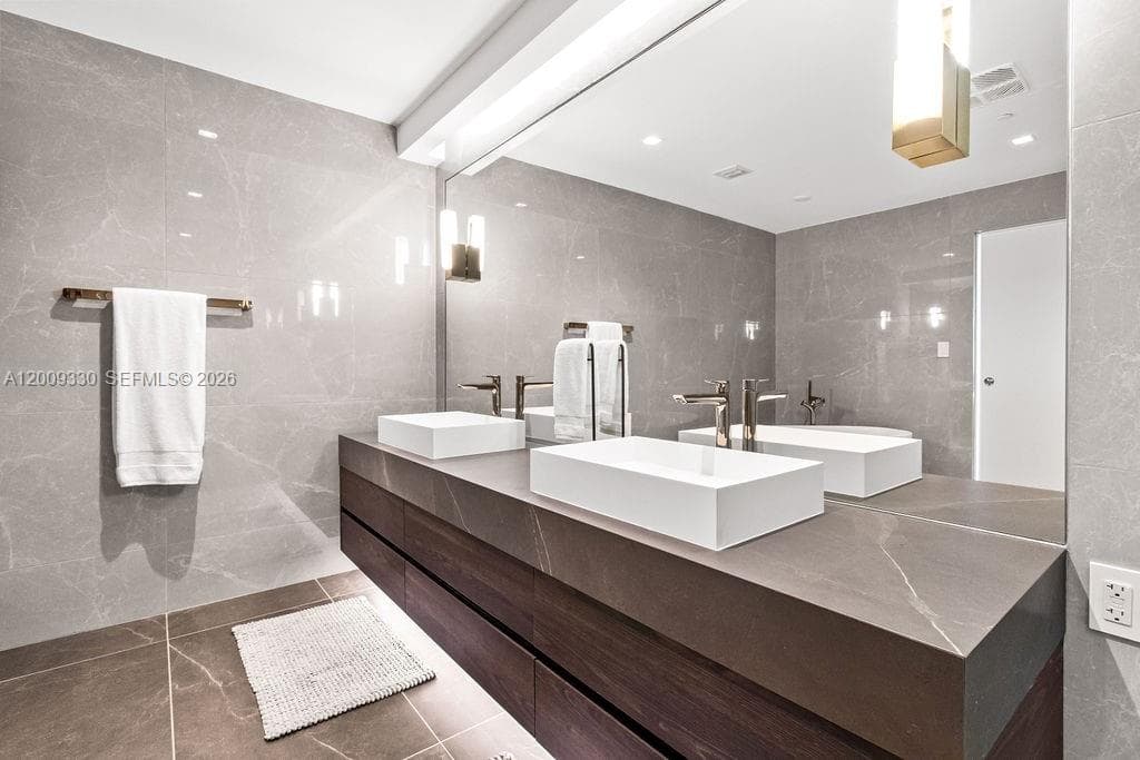 1116 Ocean Blvd 1205 photo 20