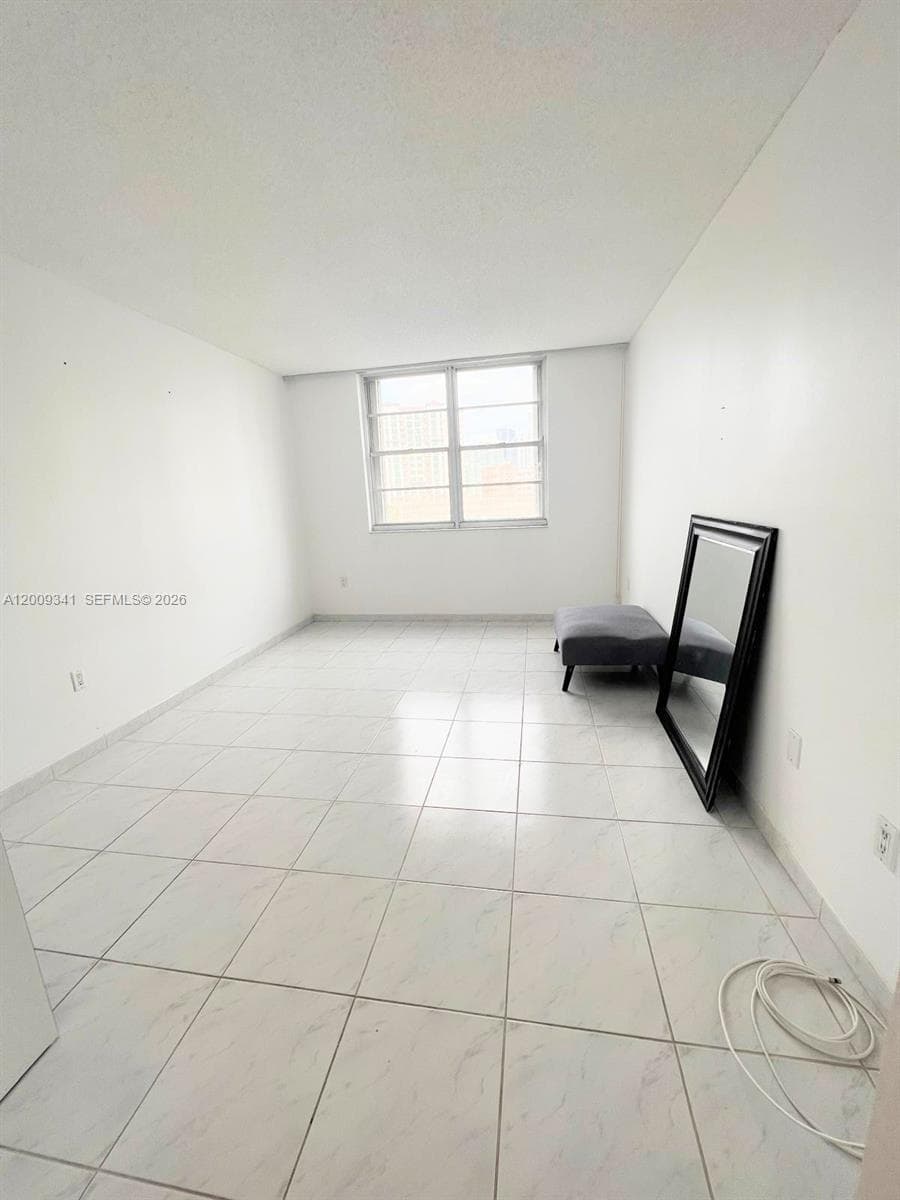 300 Bayview Dr 915 photo 24