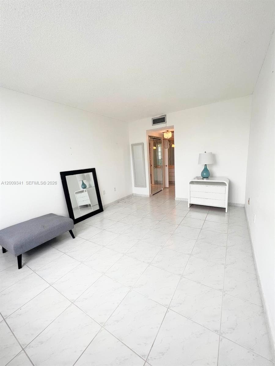 300 Bayview Dr 915 photo 11