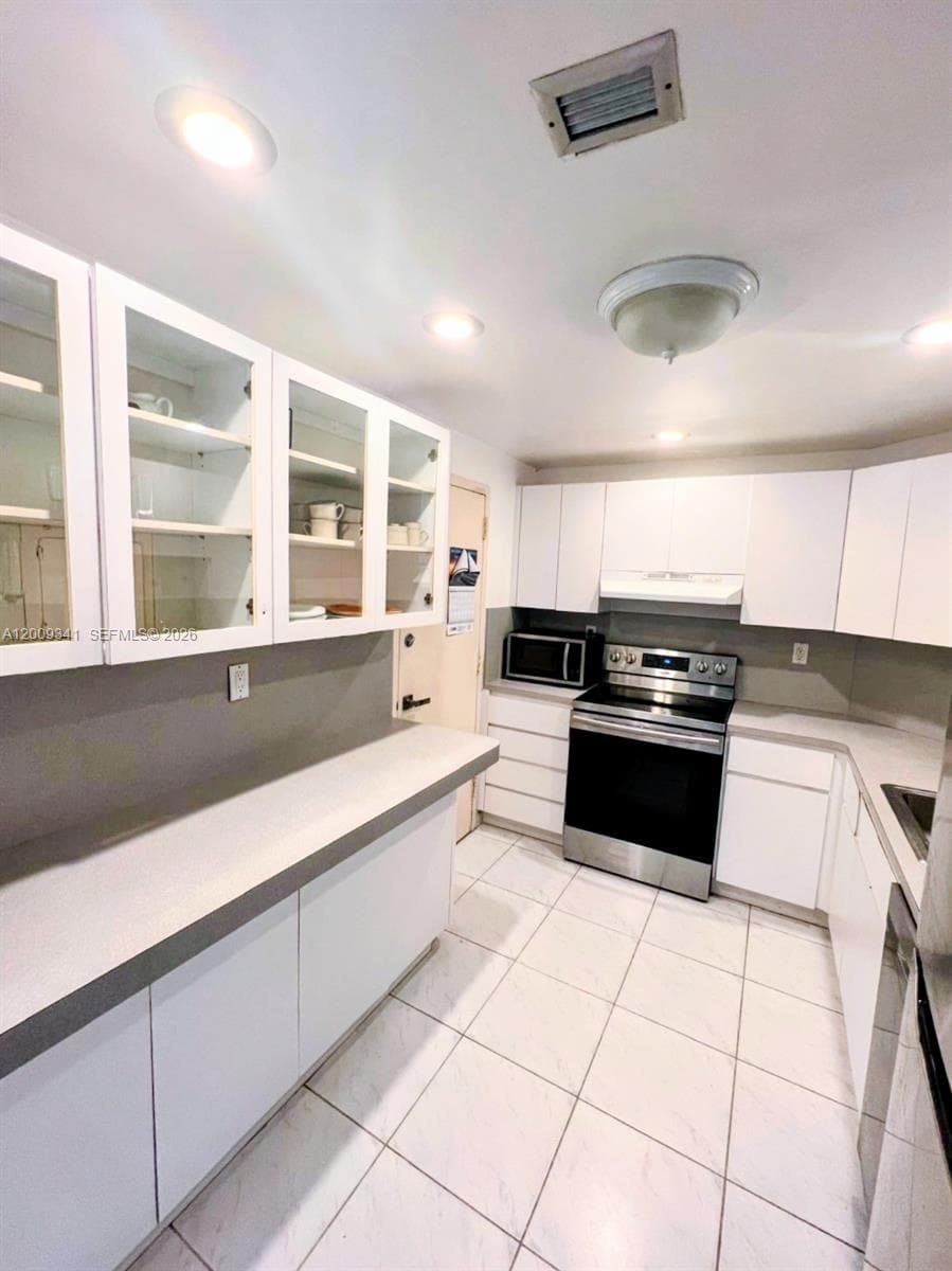 300 Bayview Dr 915 photo 4