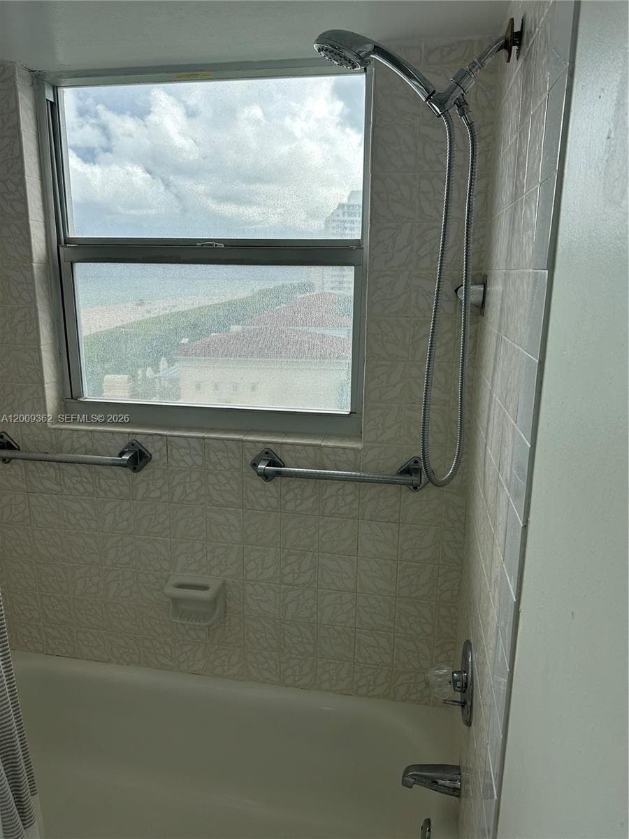 6039 Collins Ave 826 photo 12