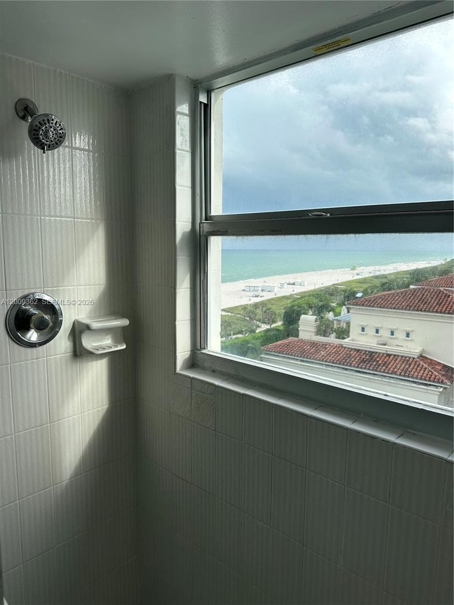 6039 Collins Ave 826 photo 11