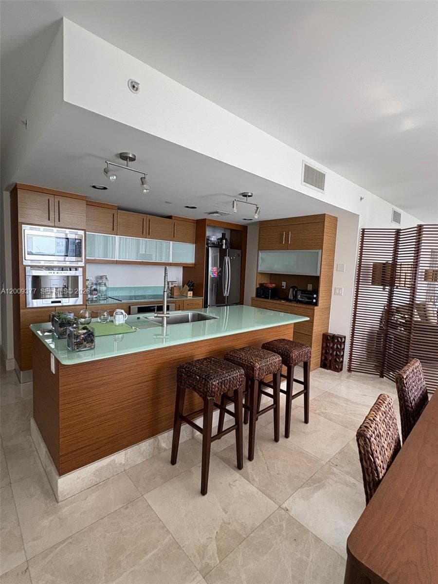 5875 Collins Ave 708 photo 6