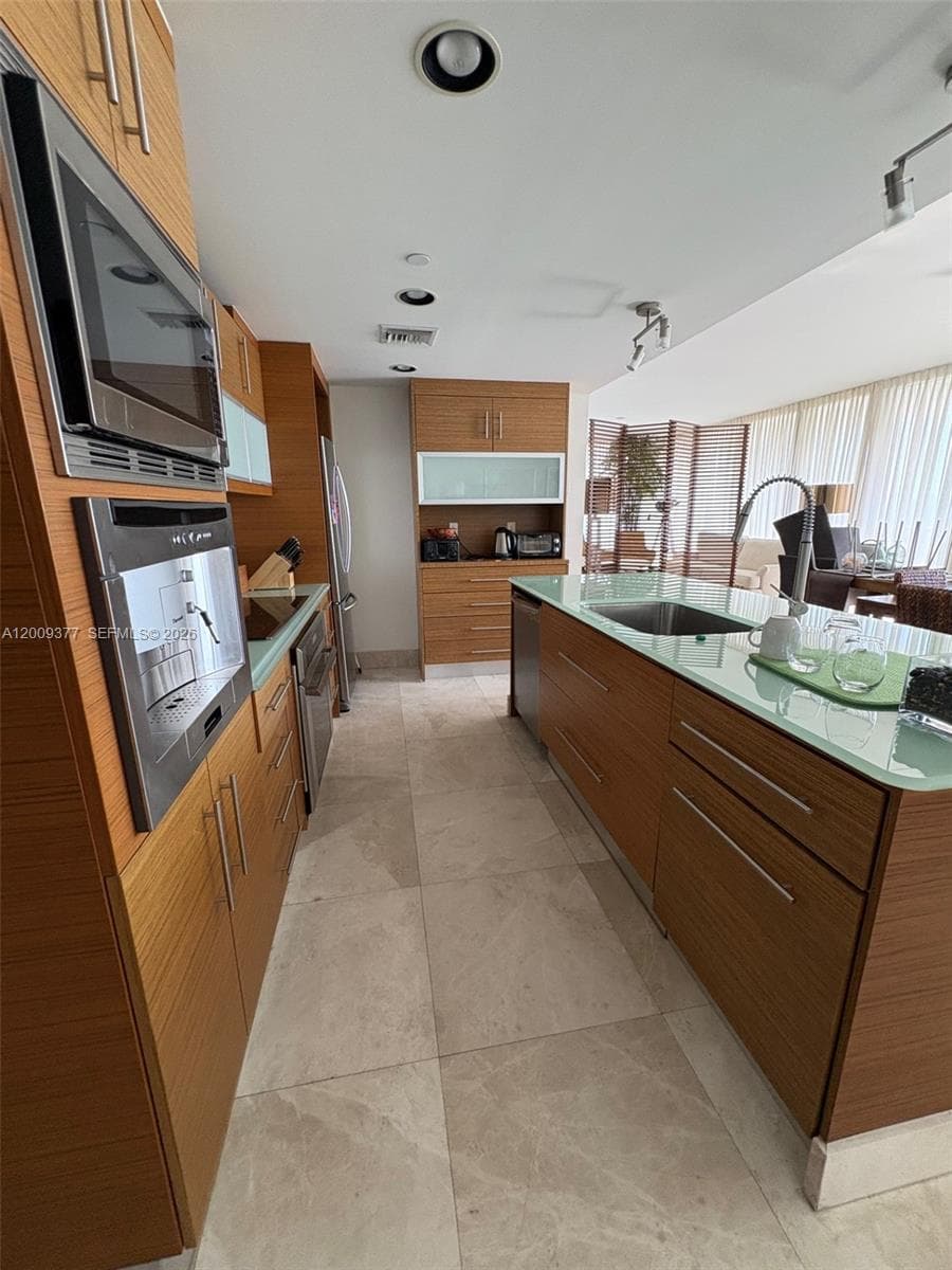 5875 Collins Ave 708 photo 7