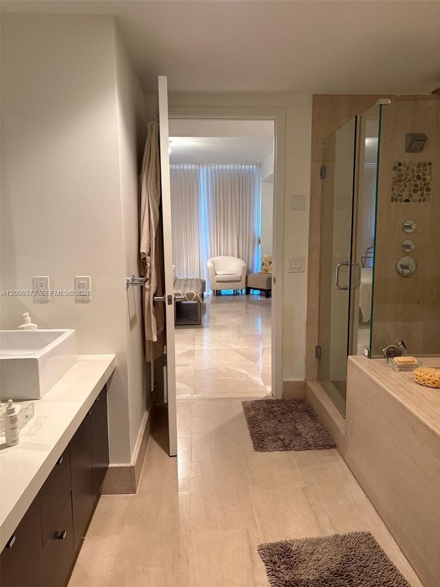 5875 Collins Ave 708 photo 10