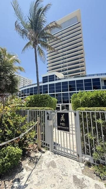 5875 Collins Ave 708 photo 4