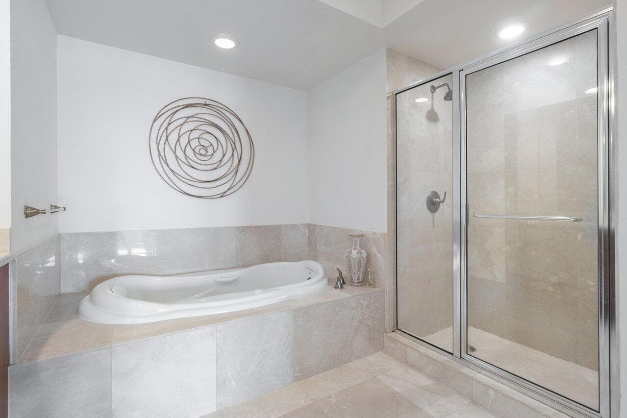 2650 Lake Shore Drive 1003 photo 17