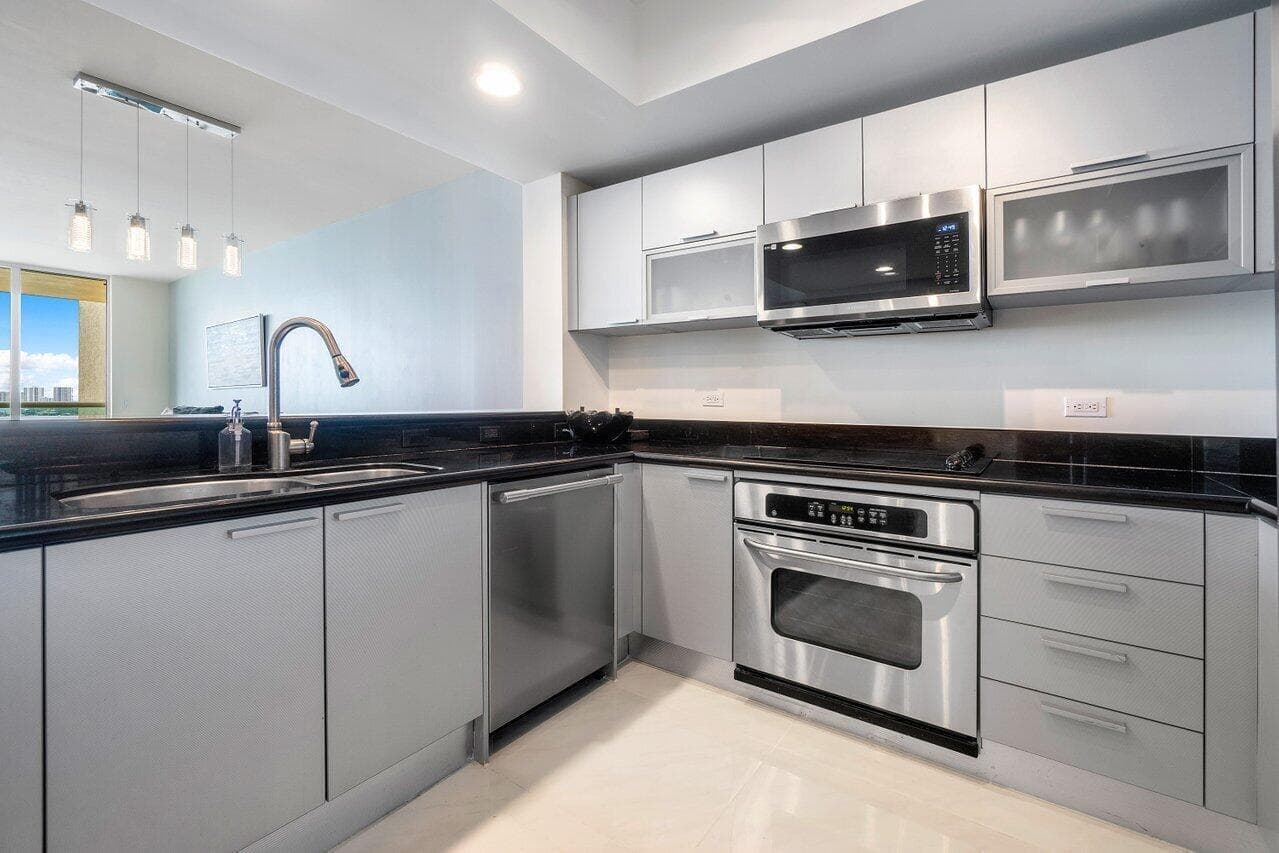 2650 Lake Shore Drive 1003 photo 12