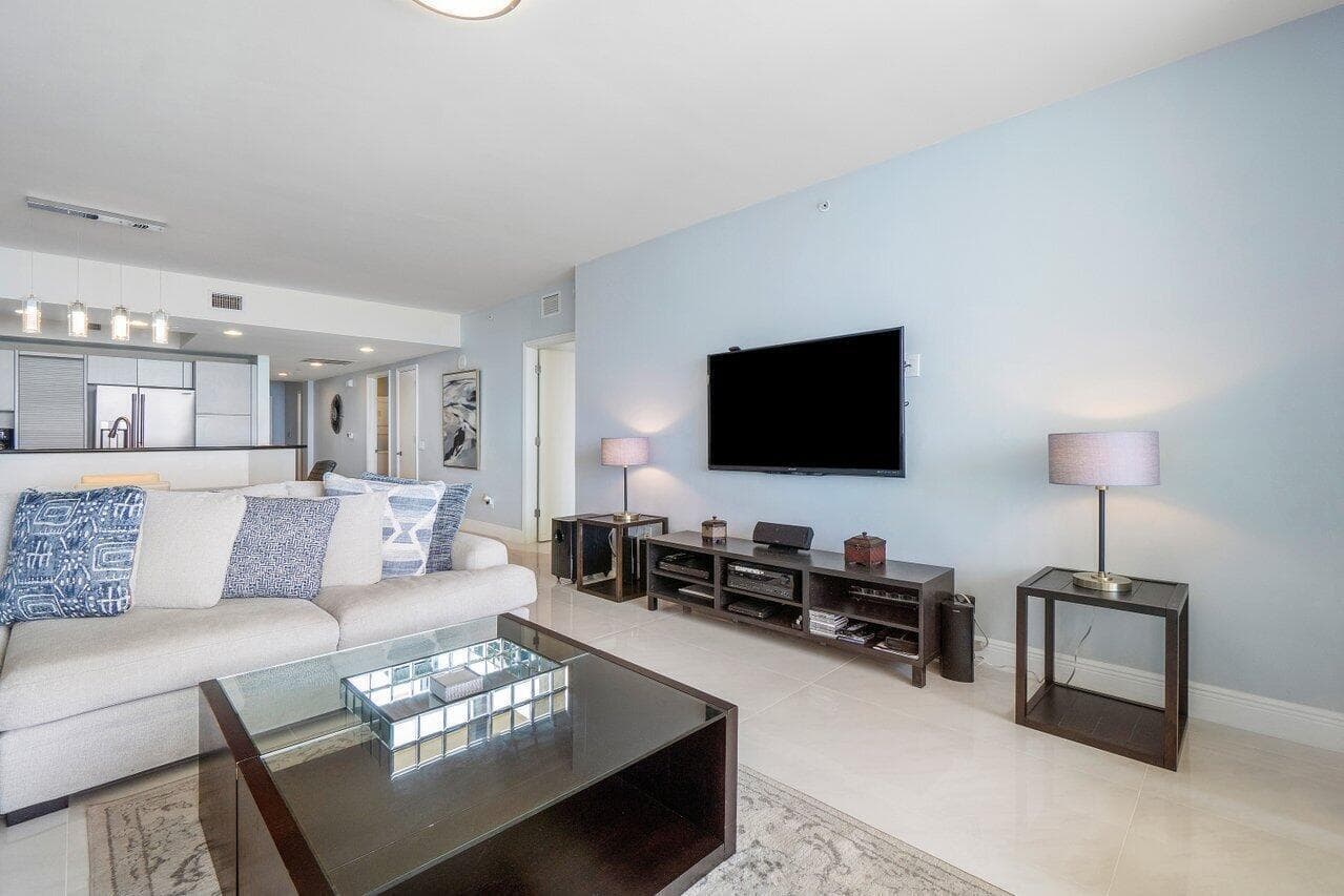 2650 Lake Shore Drive 1003 photo 7