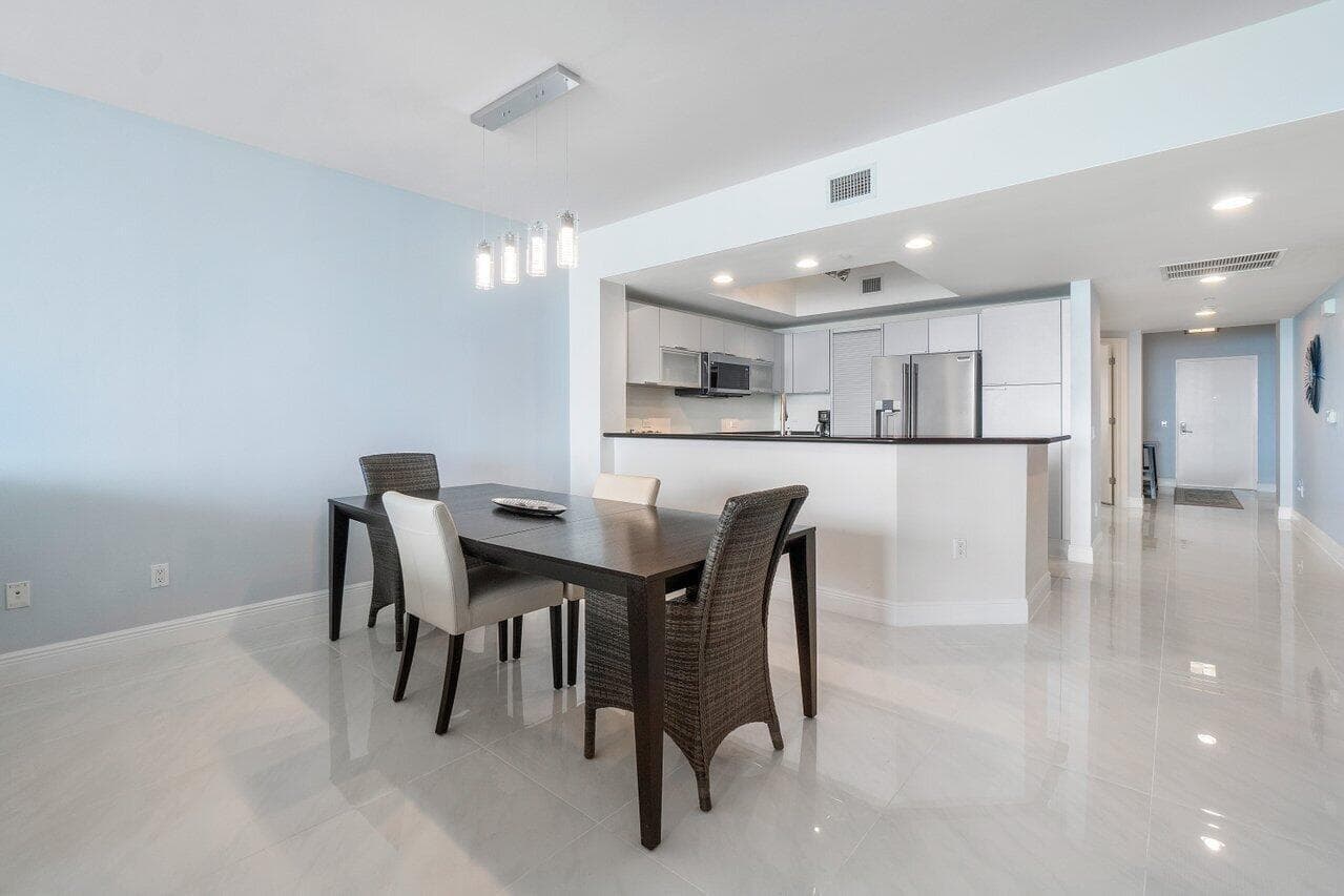 2650 Lake Shore Drive 1003 photo 9
