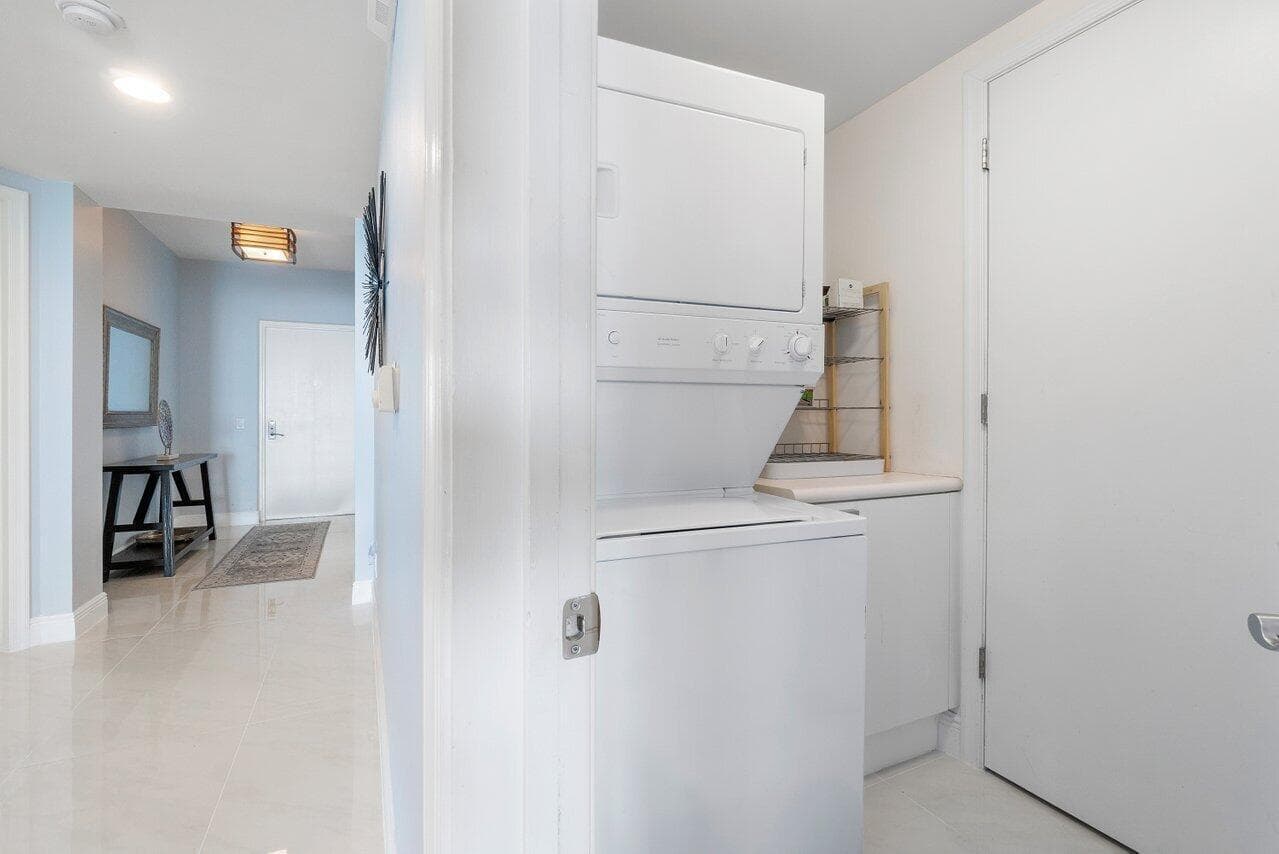 2650 Lake Shore Drive 1003 photo 24