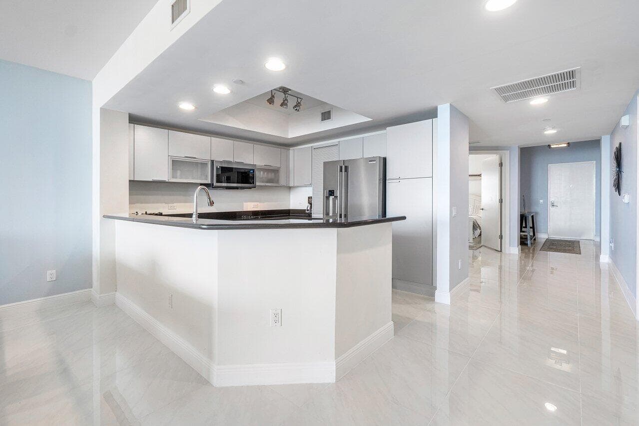2650 Lake Shore Drive 1003 photo 10
