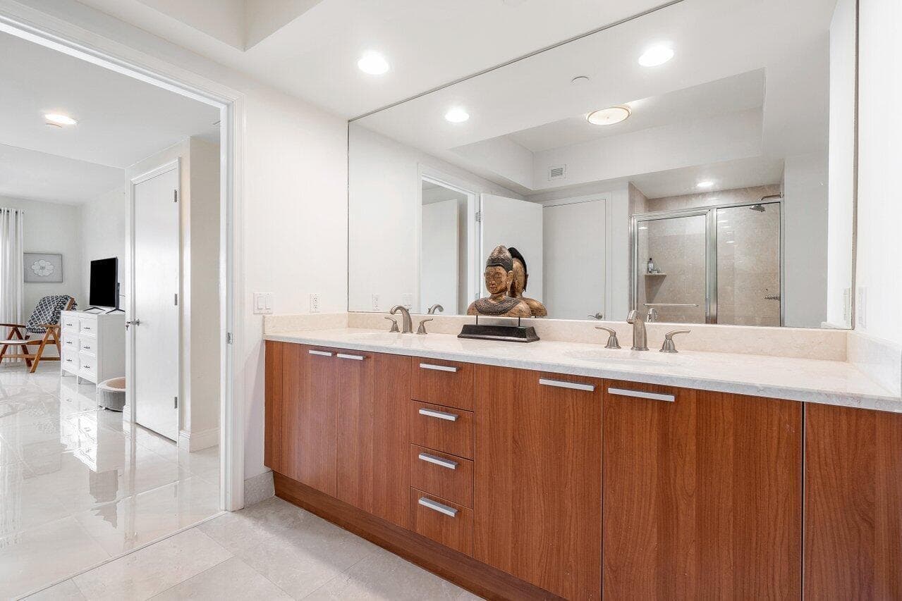 2650 Lake Shore Drive 1003 photo 18