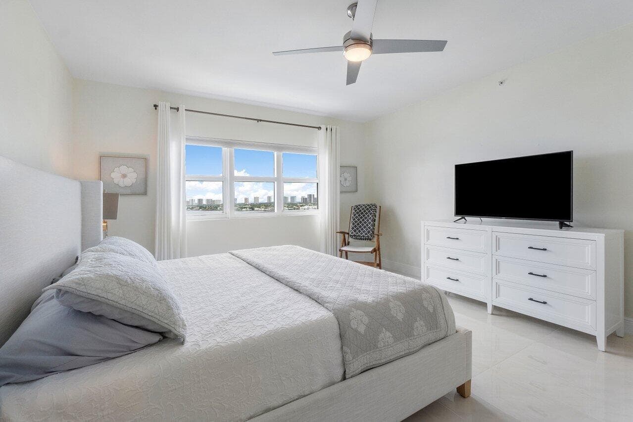 2650 Lake Shore Drive 1003 photo 15